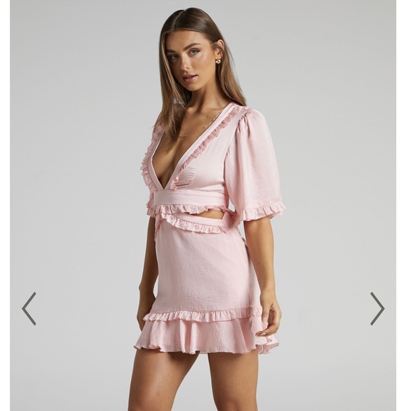 Showpo NWT Maricris open back bell sleeve frill mini dress dusty pink Sz 12 - Picture 2 of 7